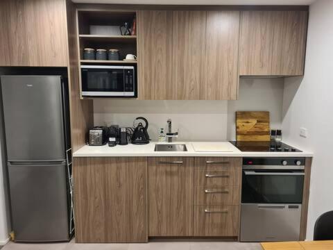 Apartment Modern 1 Bedroom Across From Hagley Park *