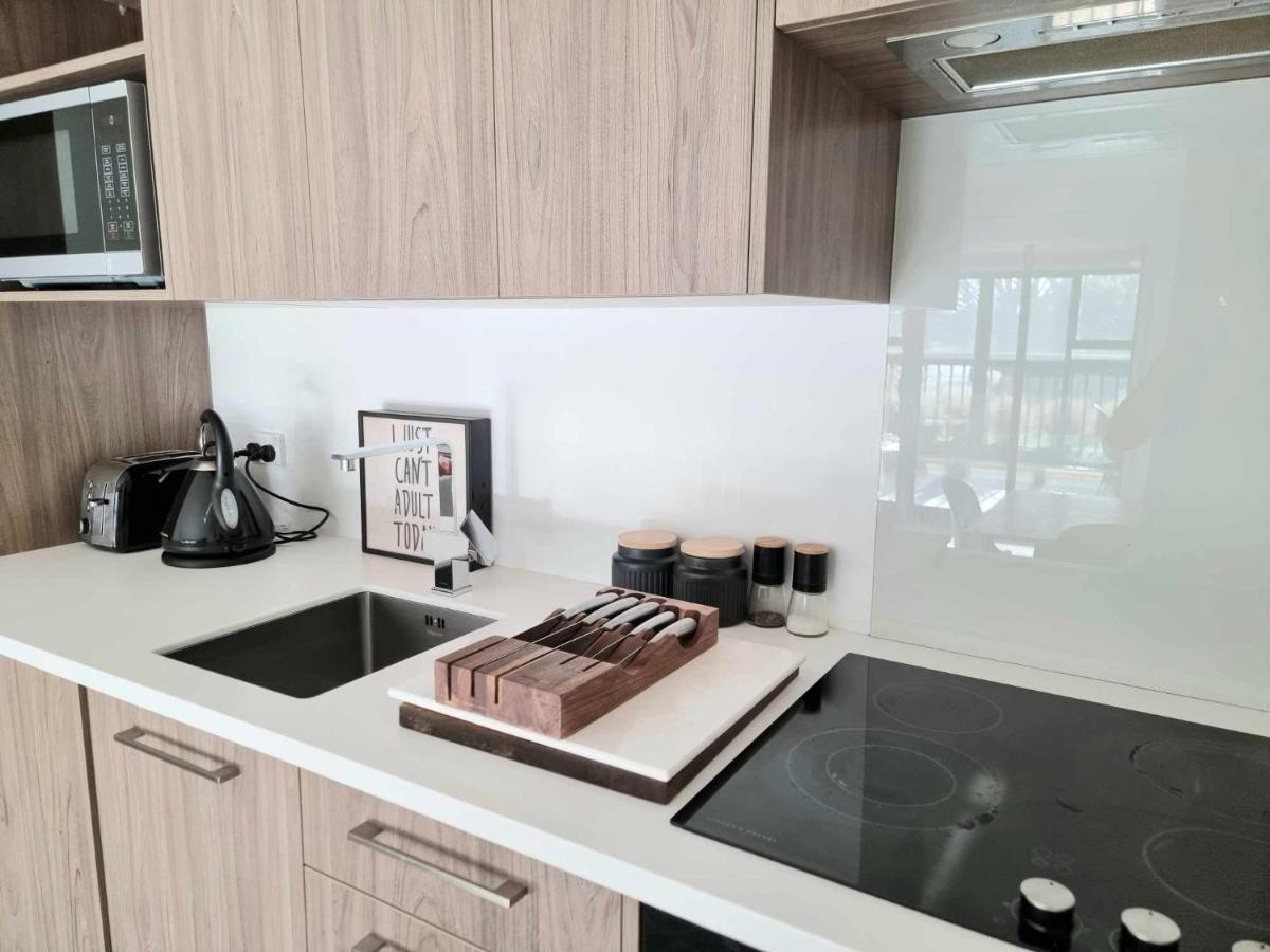 Modern 1 Bedroom Across From Hagley Park * Christchurch