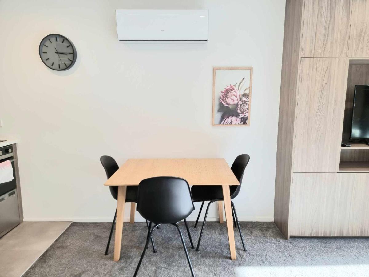 Modern 1 Bedroom Across From Hagley Park * Christchurch